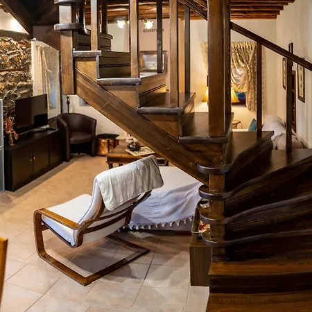 Dionisos سكوتينا